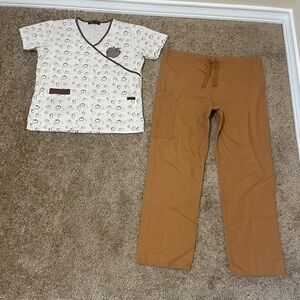 2pc Bundle Women’s Small Apple Bottoms Top & Brown Medical Scrub Pants Set
